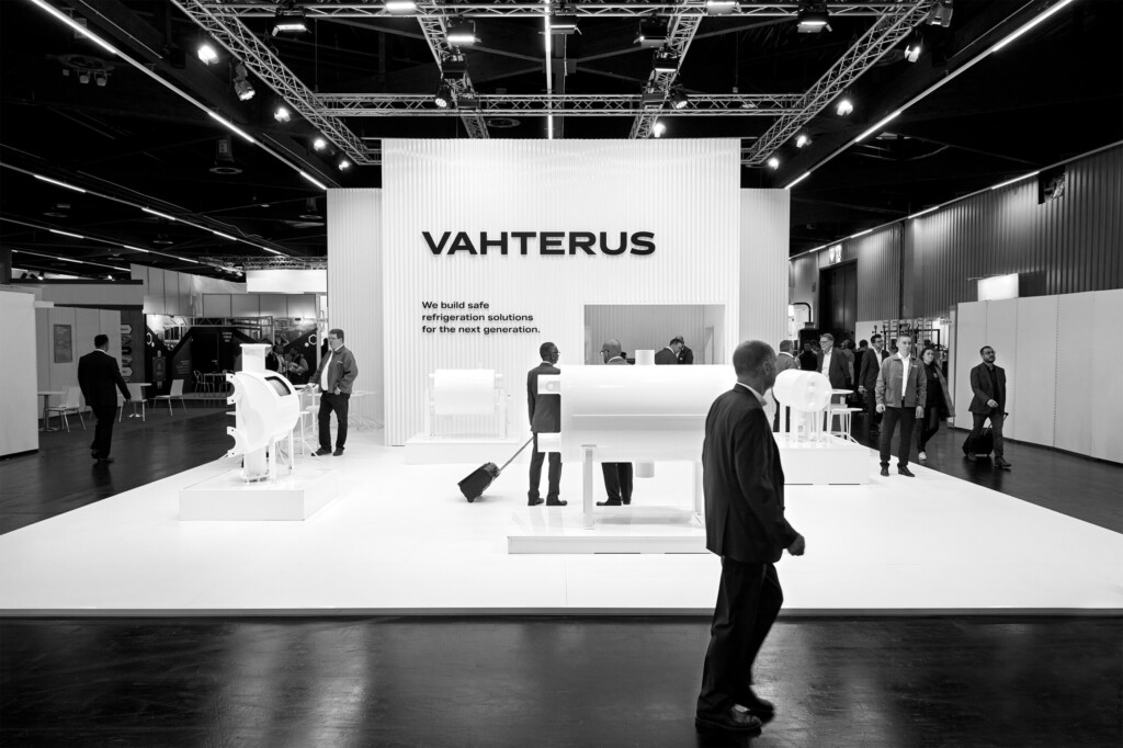 Exhibition02 bw horizontal