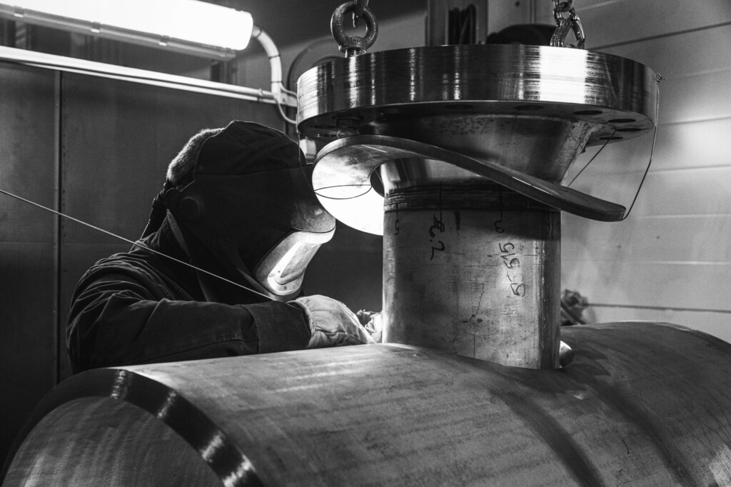 Factory01 bw horizontal 6720x4480 20231003