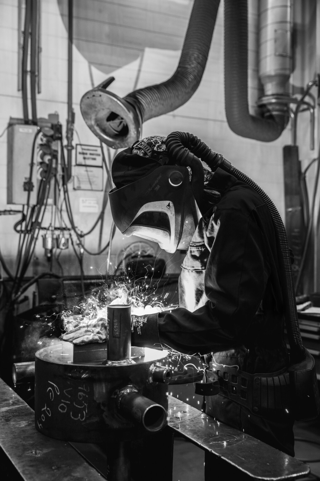 Factory04 bw vertical 4480x6720 20231003 1